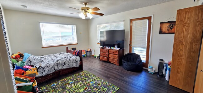 Building Photo - Spacious & Modern 5-Bedroom Retreat in Teh...