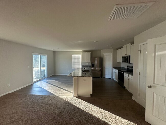 Building Photo - Wonderful Three Bedroom (Originally 4 Bedrooms That Has Been Converted to a HUGE Third Bedroom) T...