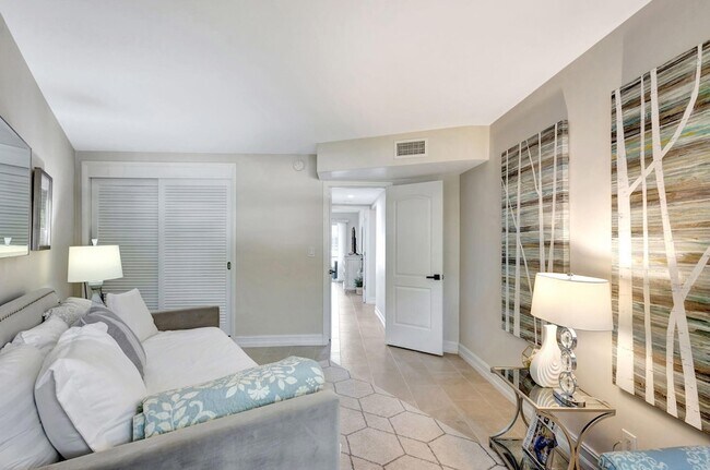 Building Photo - 68 Yacht Club Dr