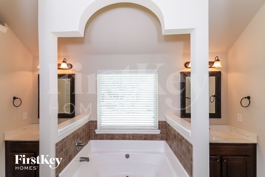 Building Photo - 1969 Trinity Mill Dr