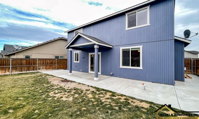 Building Photo - 4 Bedroom, 2.5 Bath with an Office!