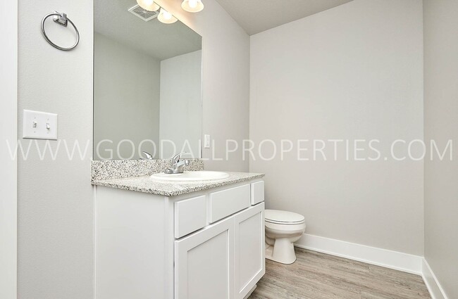 Building Photo - Beautiful 3 bedroom 2.5 bath townhome in W...