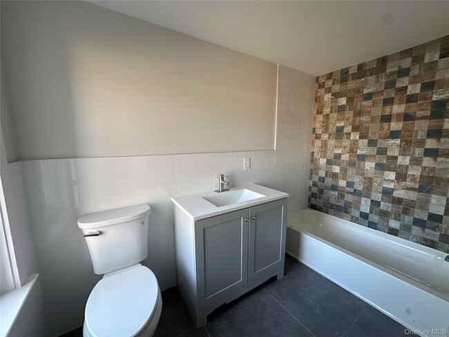 Building Photo - 1445 Burlingham Rd