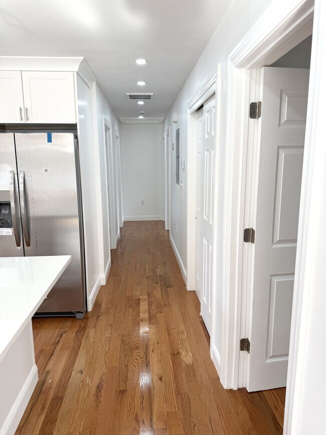 Building Photo - 47 Rill St