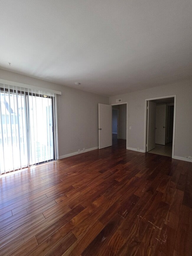Building Photo - La Jolla Two Story Condo UTC