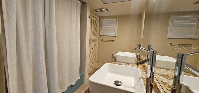 Building Photo - 2871 Coral Way