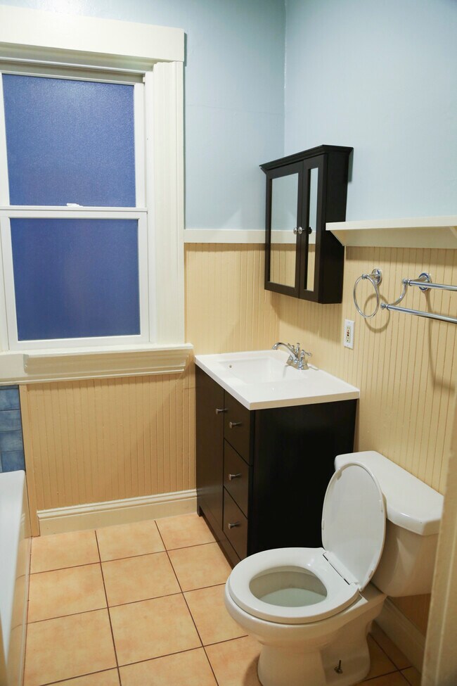 Bathroom - 55 Hamilton Pl