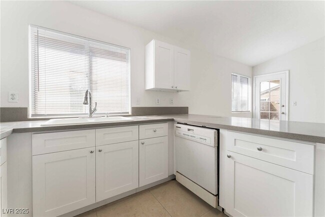 Building Photo - 4104 N Compass Rose Way