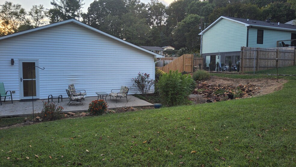 Building Photo - 24 Scottsdale Dr