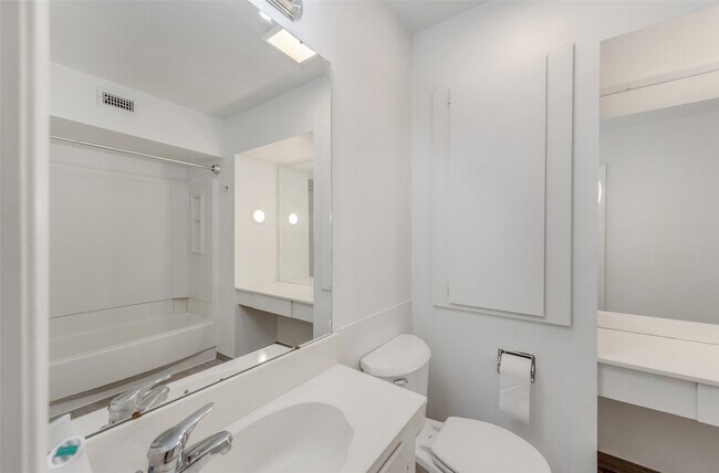 Building Photo - 4040 San Felipe St