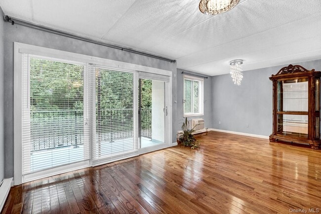 Building Photo - 128 Colonial Pkwy