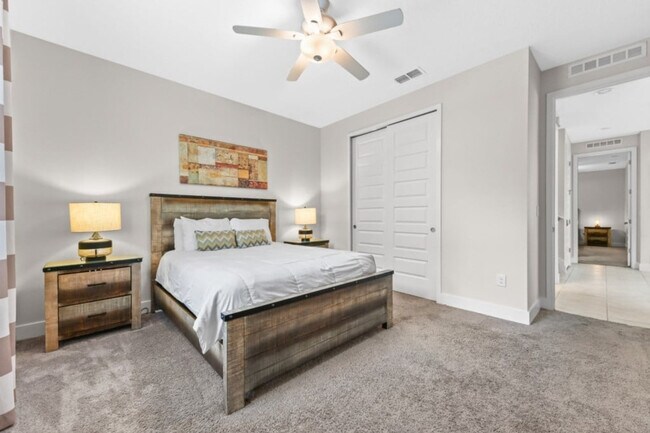 Building Photo - 350 Lasso Dr