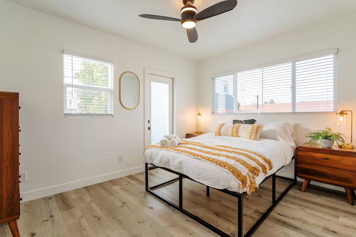 Building Photo - 331 1/2 N Alexandria Ave