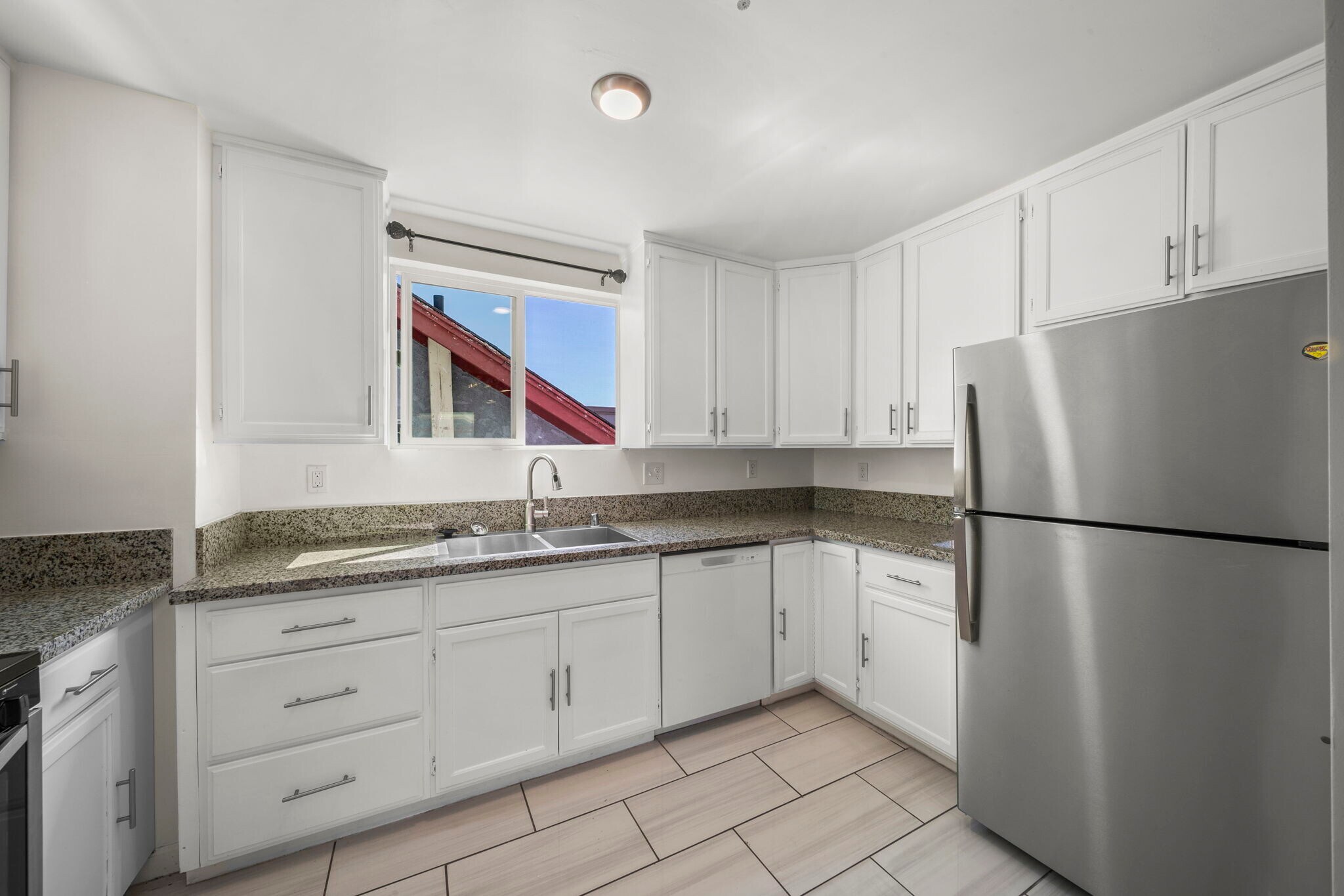 Building Photo - 1155 N Ardmore Ave