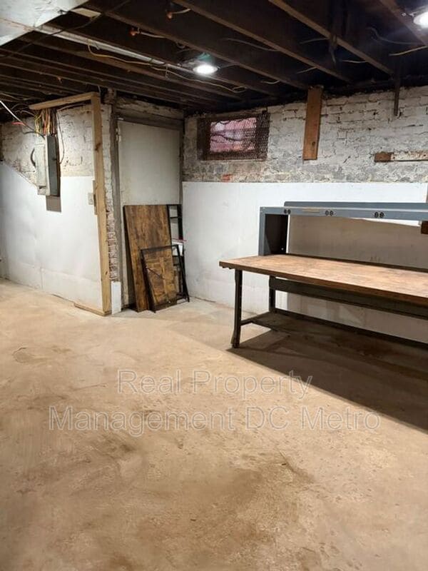 Building Photo - 1219 Pleasant St SE