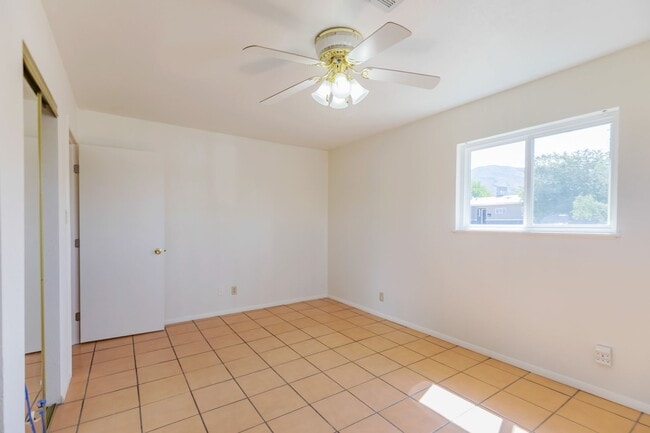 Building Photo - 3 Bedroom 2 Bath Home