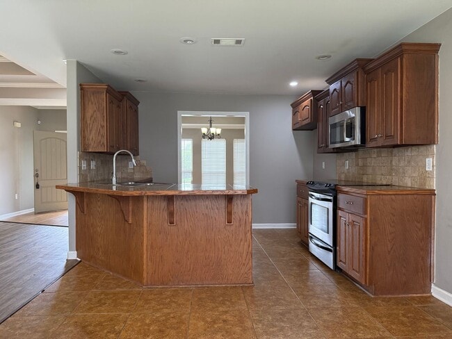 Building Photo - 2313 Richland Park Dr