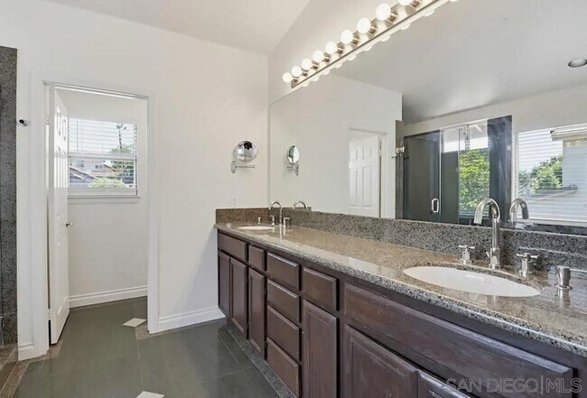 Building Photo - 1100 Corrales Ln