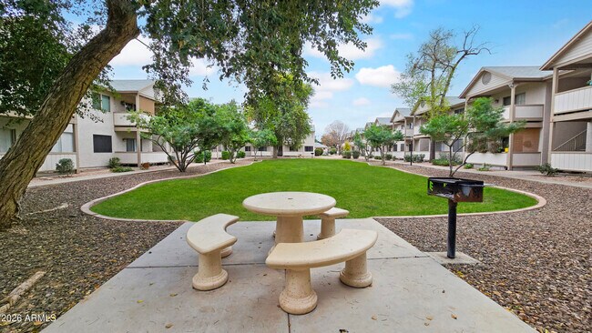 Building Photo - 616 S Hardy Dr