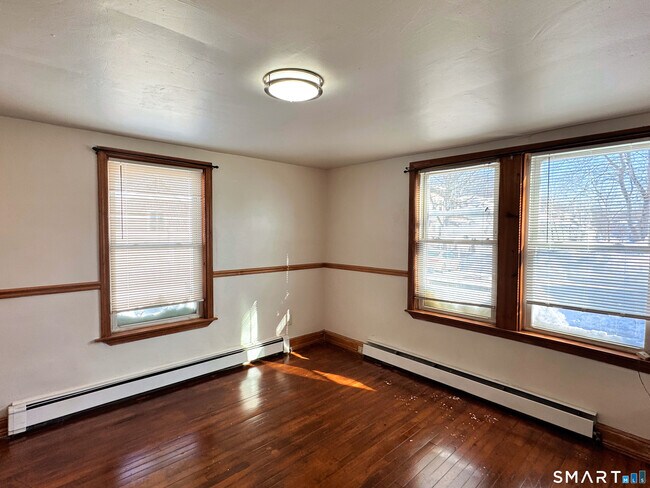 Building Photo - 5 Church St