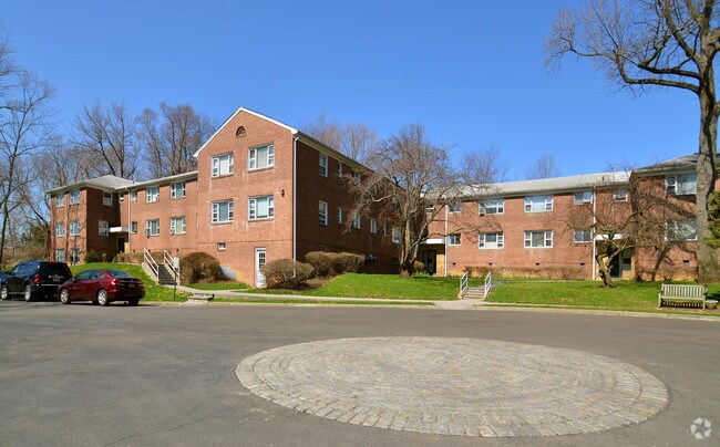 Primary Photo - Cedar Hill Garden Apts