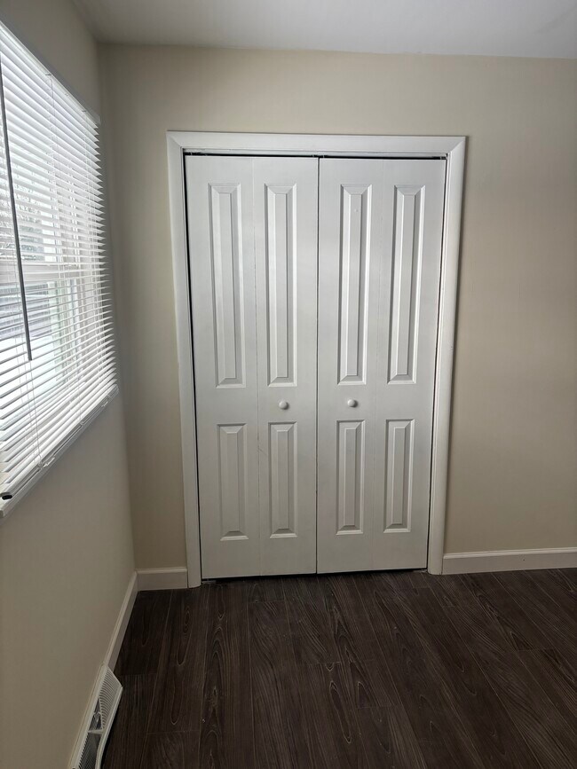 Building Photo - 103 Cherry St