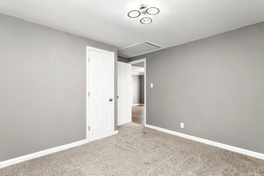 Building Photo - 5356 N 48th St