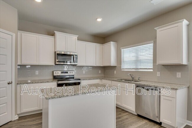 Building Photo - 560 Post Oak Ln