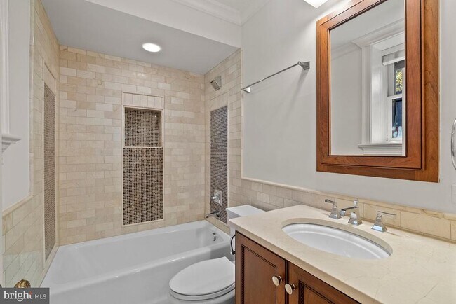 Building Photo - 4 Logan Cir NW