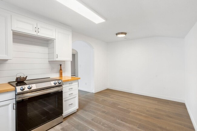 Building Photo - Modern 2 Bed | 1 Bath Home