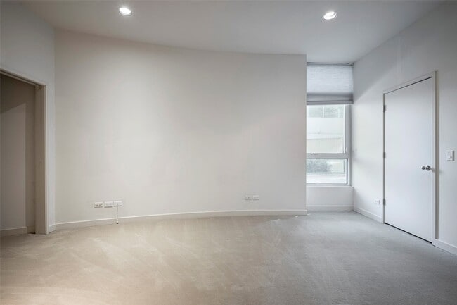 Building Photo - 3372 Miro Pl