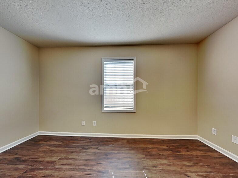 Building Photo - 3321 Dairy Point Dr