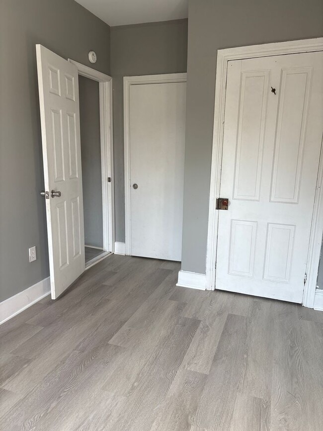 Building Photo - 2-3 Bedroom 1 Bath House-York City SD
