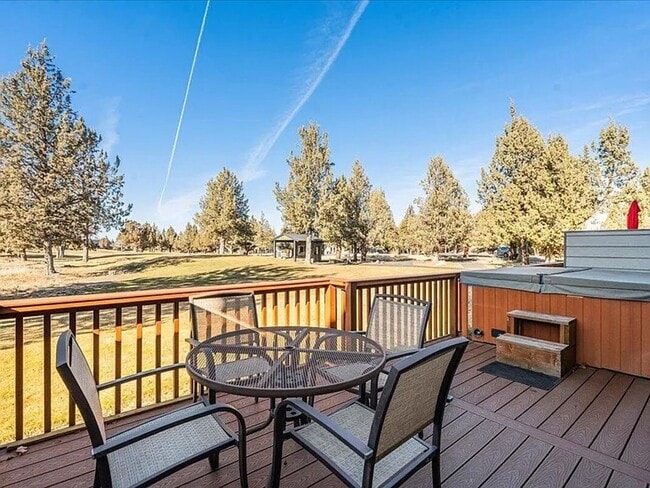 Building Photo - Want to live on a golf course with access to the pool with sports center privileges?