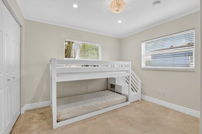 Building Photo - 11170 Mohawk St