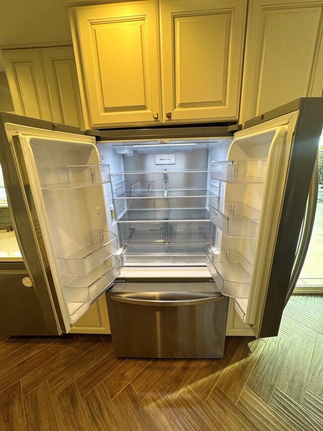 Building Photo - Single-Story East Ventura Home – 3 Bed / 1.75 Bath + Updated Interior