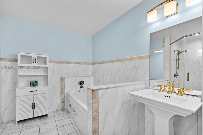 Building Photo - 311 N Surf Rd