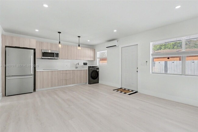 Building Photo - 55 SW 13th St