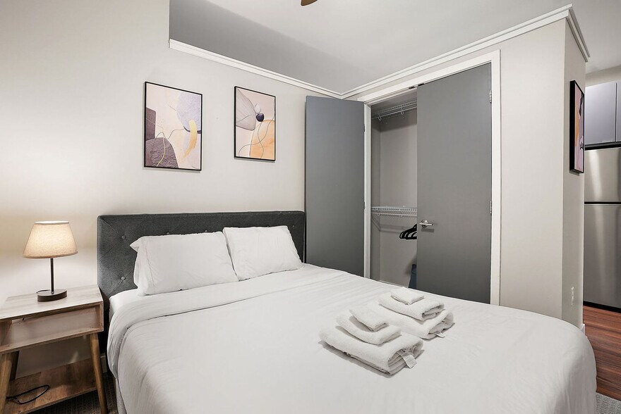 Building Photo - 1410 Nicollet Ave