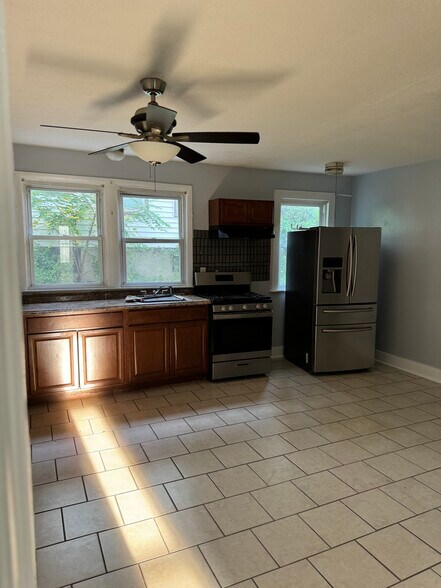 Primary Photo - 49 Buell St