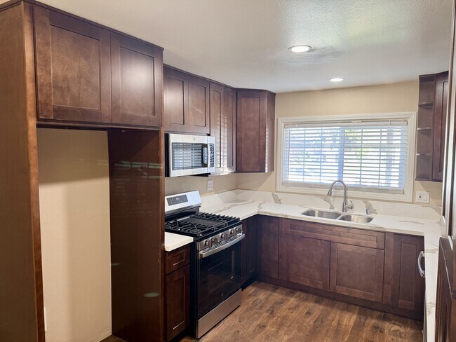 Building Photo - 10079 Hedrick Ave