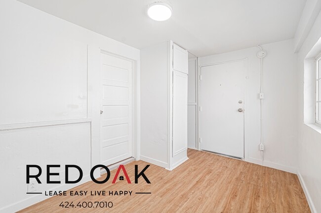 Building Photo - 617 S Soto St