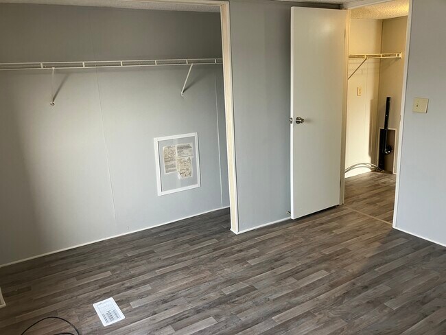 Building Photo - 55 E Riling St