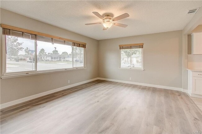 Building Photo - 1242 E Everett Pl