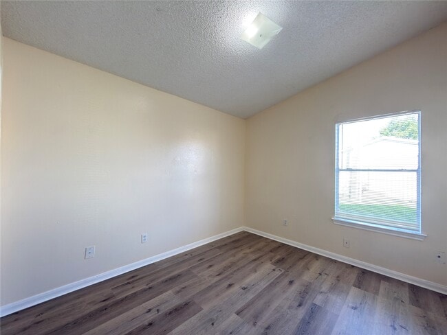 Building Photo - 15743 Ridgegate Rd