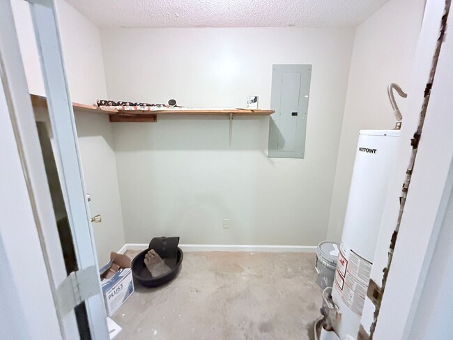 Building Photo - 1001 Creekside Pl