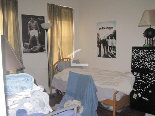 Building Photo - Packard's Corner three bedroom filled with sunlight