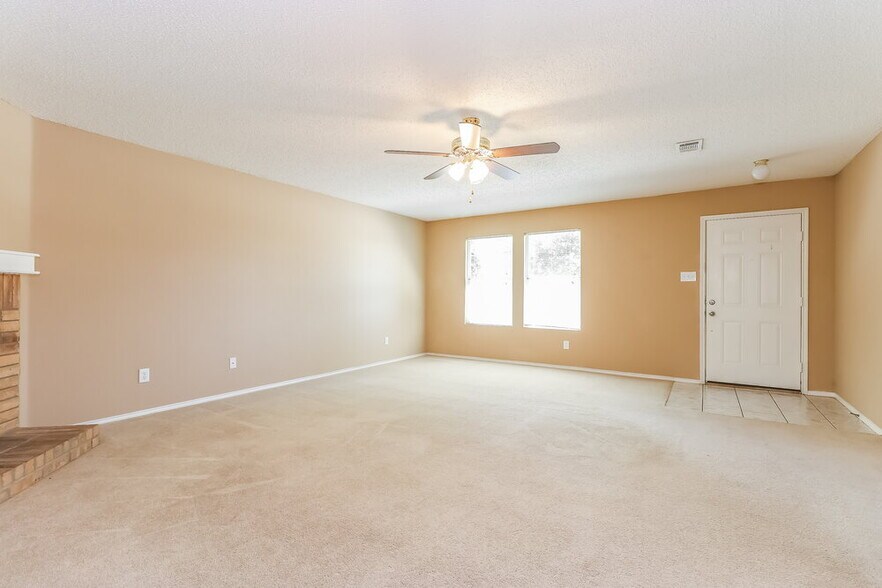 Building Photo - 548 Magdalen Ave