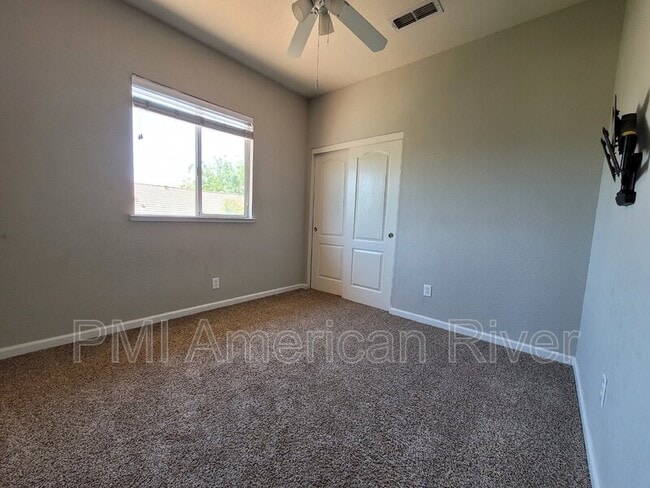 Building Photo - 998 Bay Shore Dr