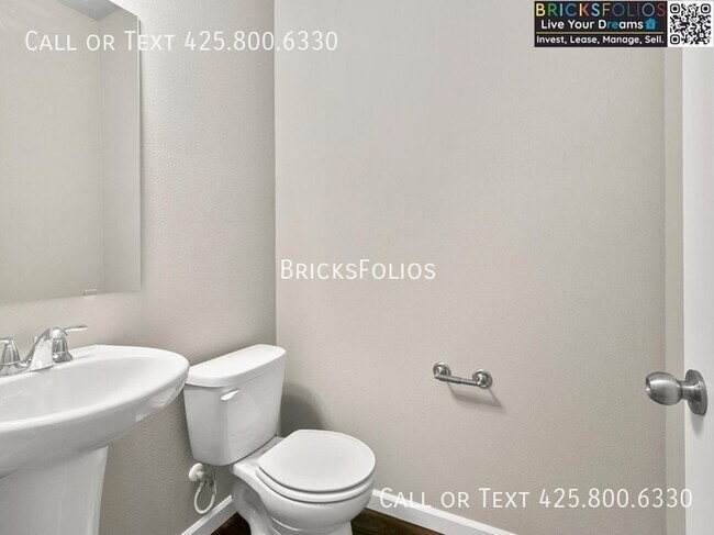 Building Photo - Discover Your Dream Townhome in Olympia - ...